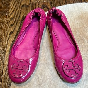 Tory Burch - hot pink patent leather reva flats